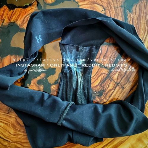 The photo shows a picture from the following vendor _Joleen_
